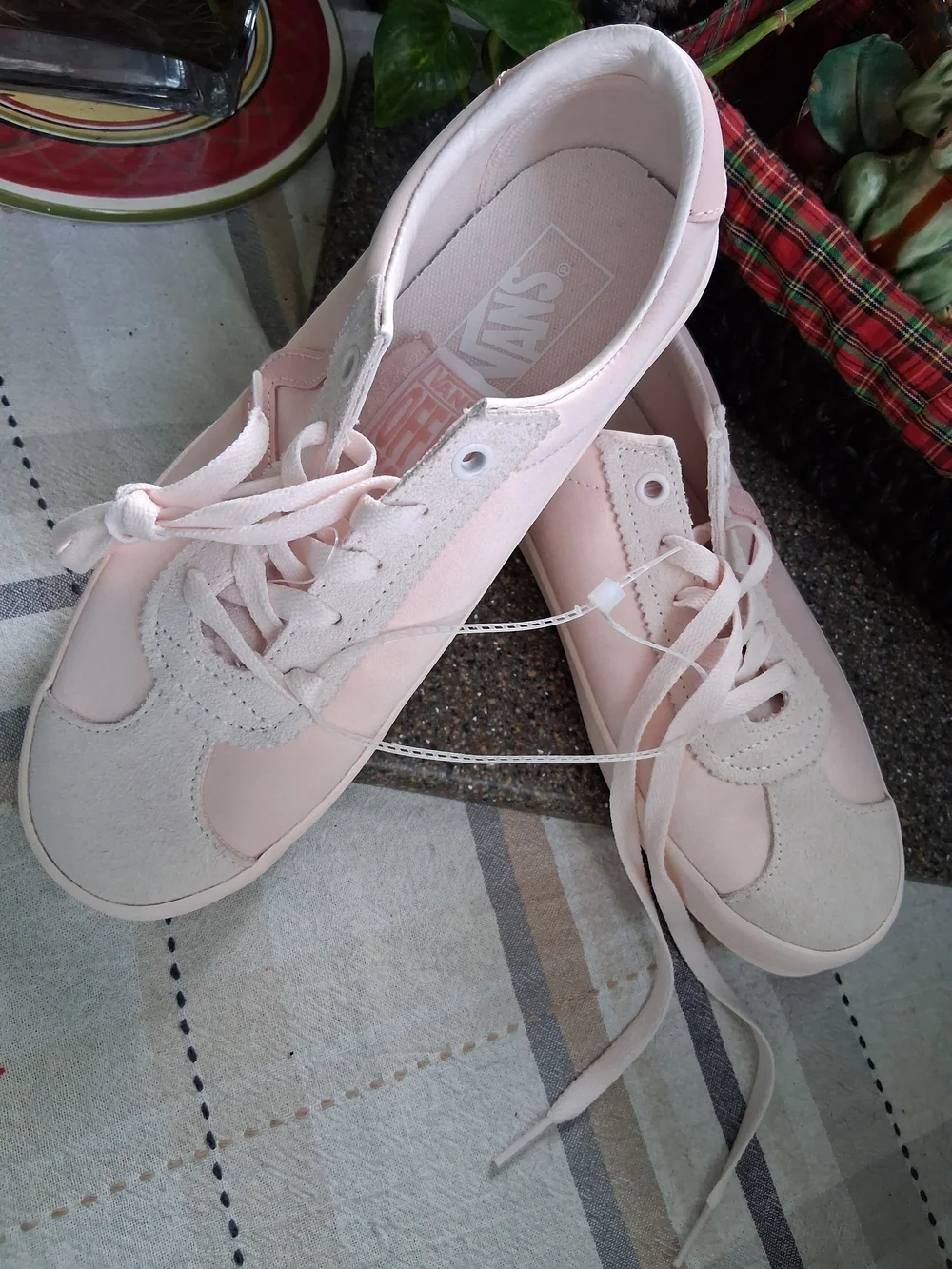 NWT Vans Women’s Pink Low-Top Lace-Up Sneakers